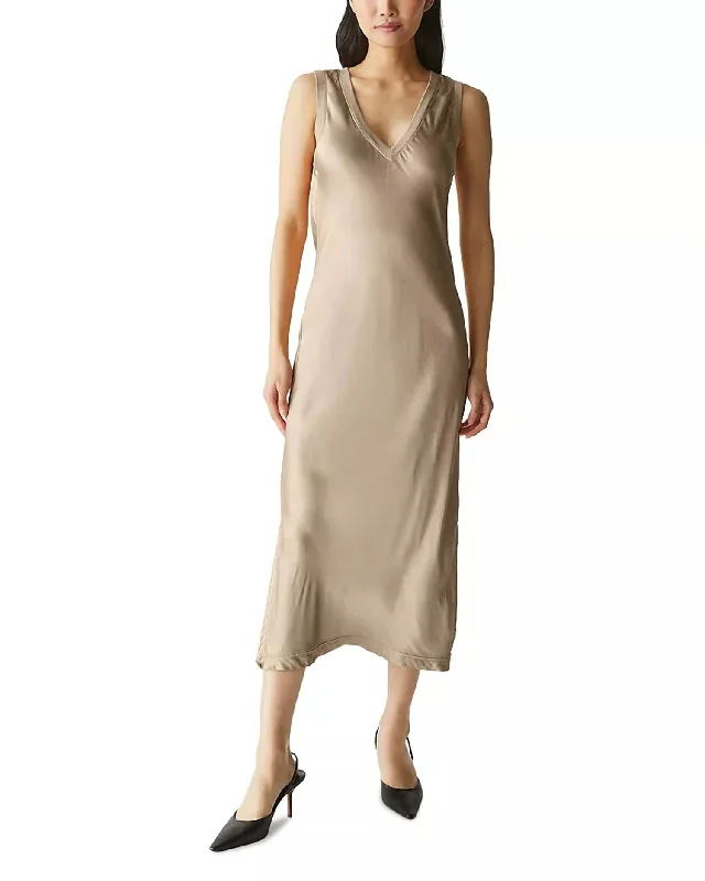 Randi V-Neck Midi Dress In Castle